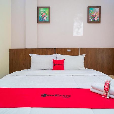 Reddoorz Plus Syariah @ Jalan Dokter Wahidin Bojonegoro Hotel Екстериор снимка