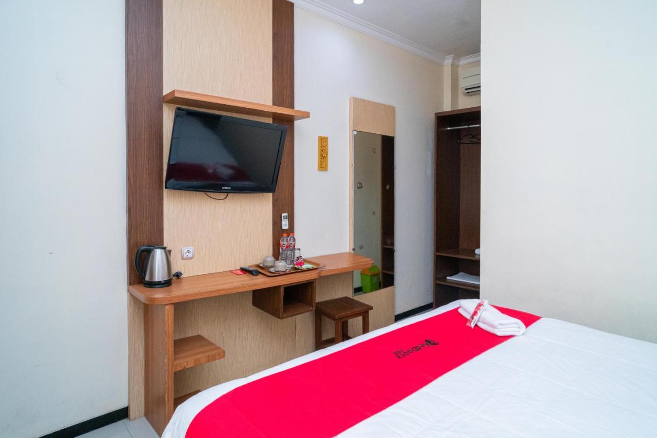 Reddoorz Plus Syariah @ Jalan Dokter Wahidin Bojonegoro Hotel Екстериор снимка